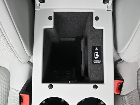 Certified 2026 Porsche Macan Turbo image 25