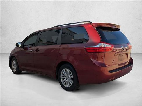 Used 2015 Toyota Sienna XLE image 5