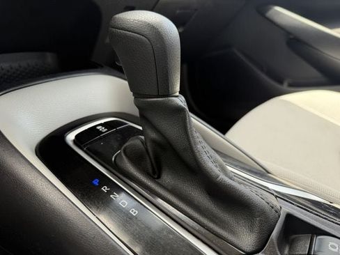 Used 2022 Toyota Corolla LE FWD image 19
