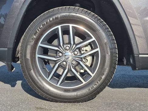 Used 2018 Jeep Grand Cherokee Limited w/ Luxury Group II AWD/4WD image 11