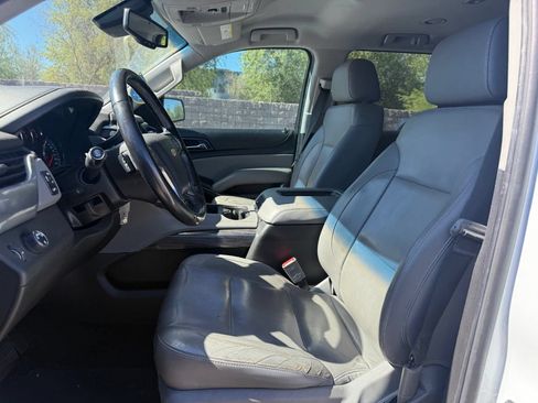 Used 2018 Chevrolet Suburban LT RWD image 13