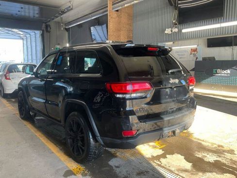 Used 2017 Jeep Grand Cherokee Laredo 75th Anniversary AWD/4WD image 8