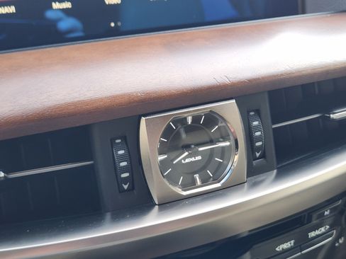 Used 2016 Lexus LX 570 4WD w/ Luxury Package image 14