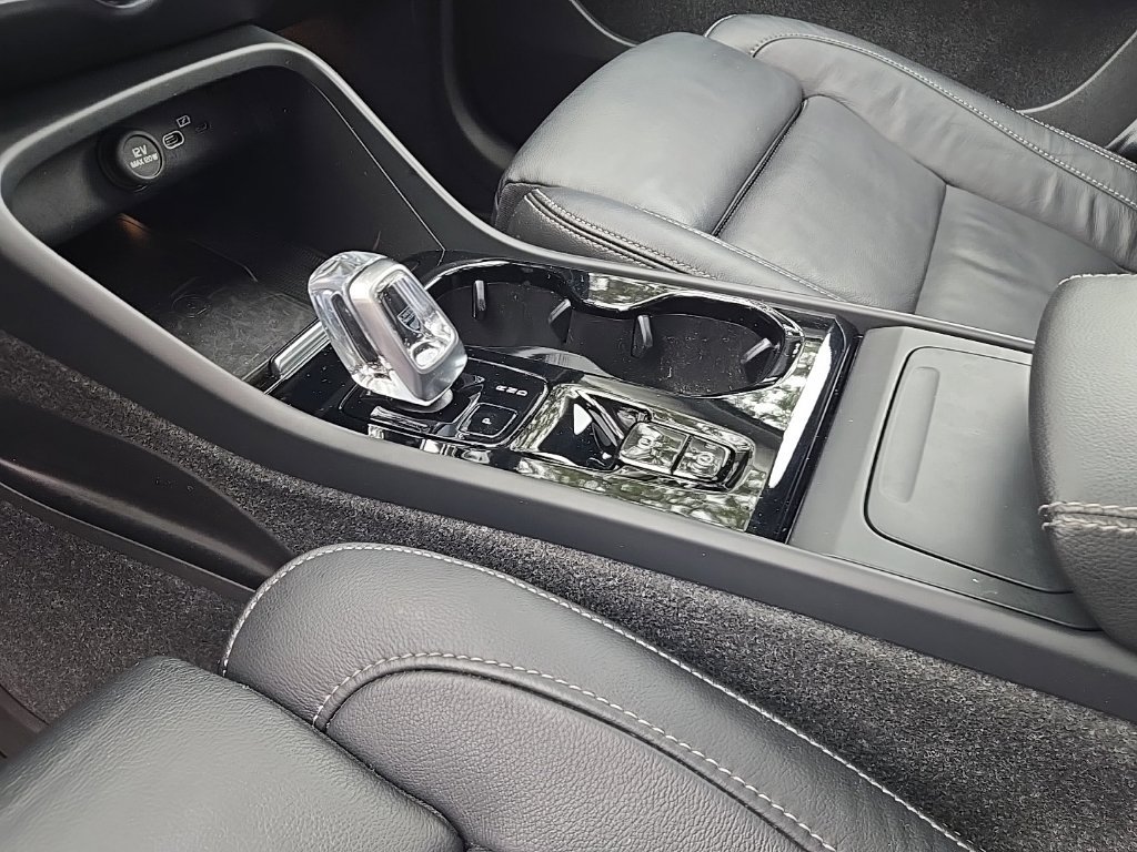 Certified 2024 Volvo XC40 B5 Plus w/ Climate Package AWD/4WD image 21
