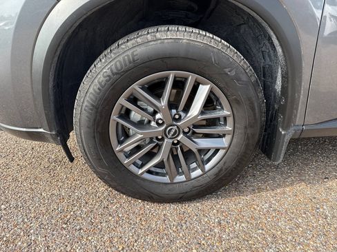 Used 2025 Nissan Rogue S FWD image 26