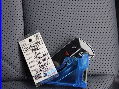 Used 2025 Volkswagen Tiguan SE image 31