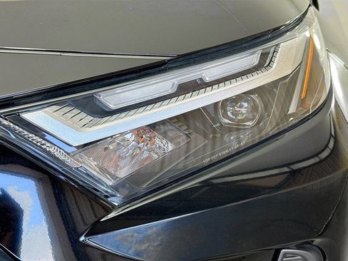 Used 2025 Toyota RAV4 XLE FWD image 36