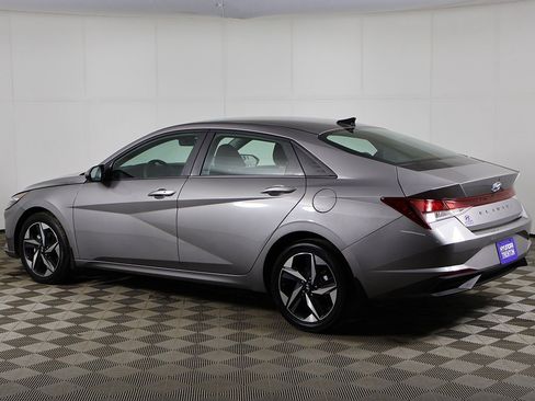 Used 2023 Hyundai Elantra SEL w/ Convenience Package image 9