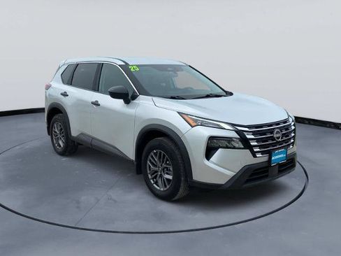 Used 2025 Nissan Rogue S FWD image 10