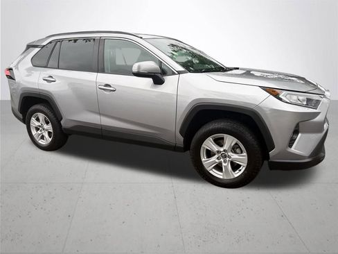 Used 2021 Toyota RAV4 XLE w/ XLE Grade Weather Package AWD/4WD image 4