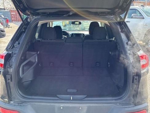 Used 2018 Jeep Cherokee Latitude w/ Cold Weather Group image 36