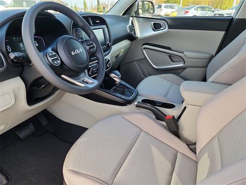 New 2025 Kia Soul LX w/ LX Technology Package image 12