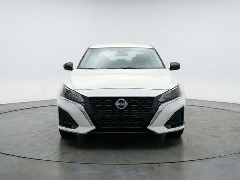 Used 2025 Nissan Altima 2.5 SV image 2