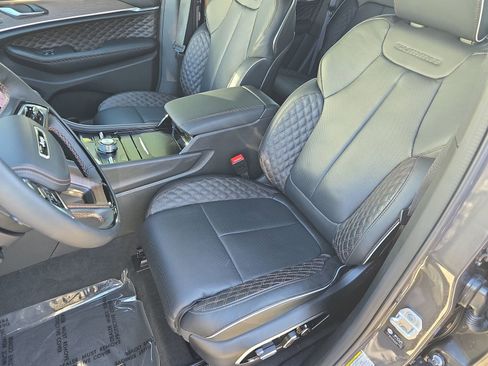 Used 2025 Jeep Grand Cherokee Summit w/ Obsidian Package image 22