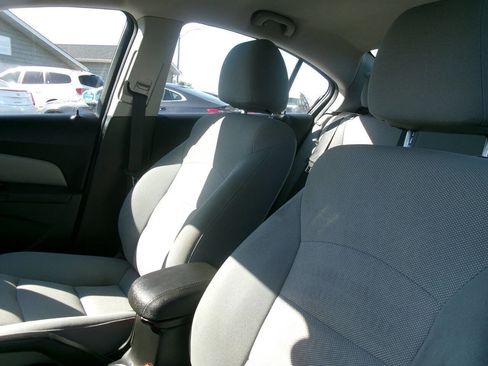 Used 2014 Chevrolet Cruze LT FWD image 13