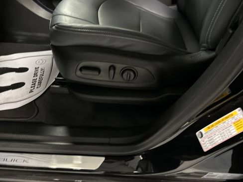 Used 2021 Buick Enclave Essence FWD image 13