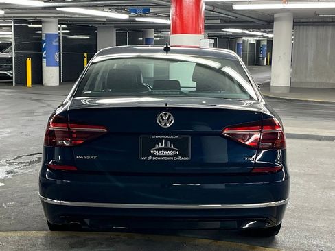 Used 2018 Volkswagen Passat 2.0T R-Line w/ R-Line Lighting Package FWD image 27
