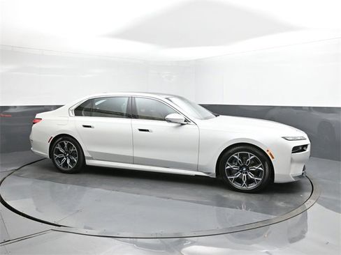 New 2025 BMW i7 xDrive60 w/ Executive Package image 17