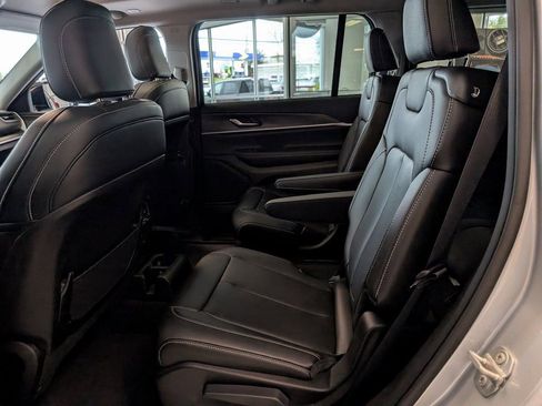 New 2024 Jeep Grand Cherokee L Limited AWD/4WD image 19