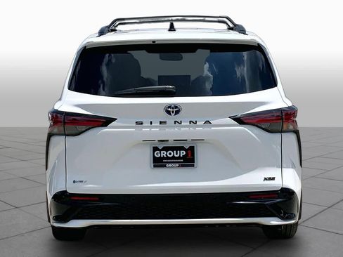 Used 2025 Toyota Sienna XSE FWD image 5
