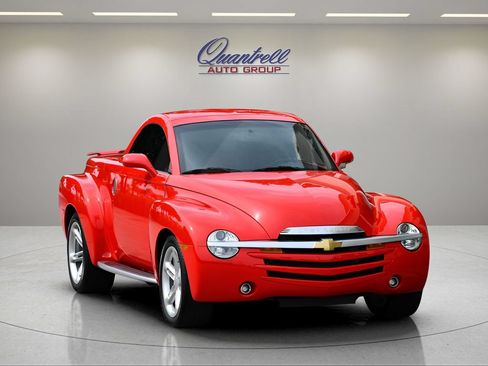 Used 2004 Chevrolet SSR w/ Preferred Equipment Group RWD image 2