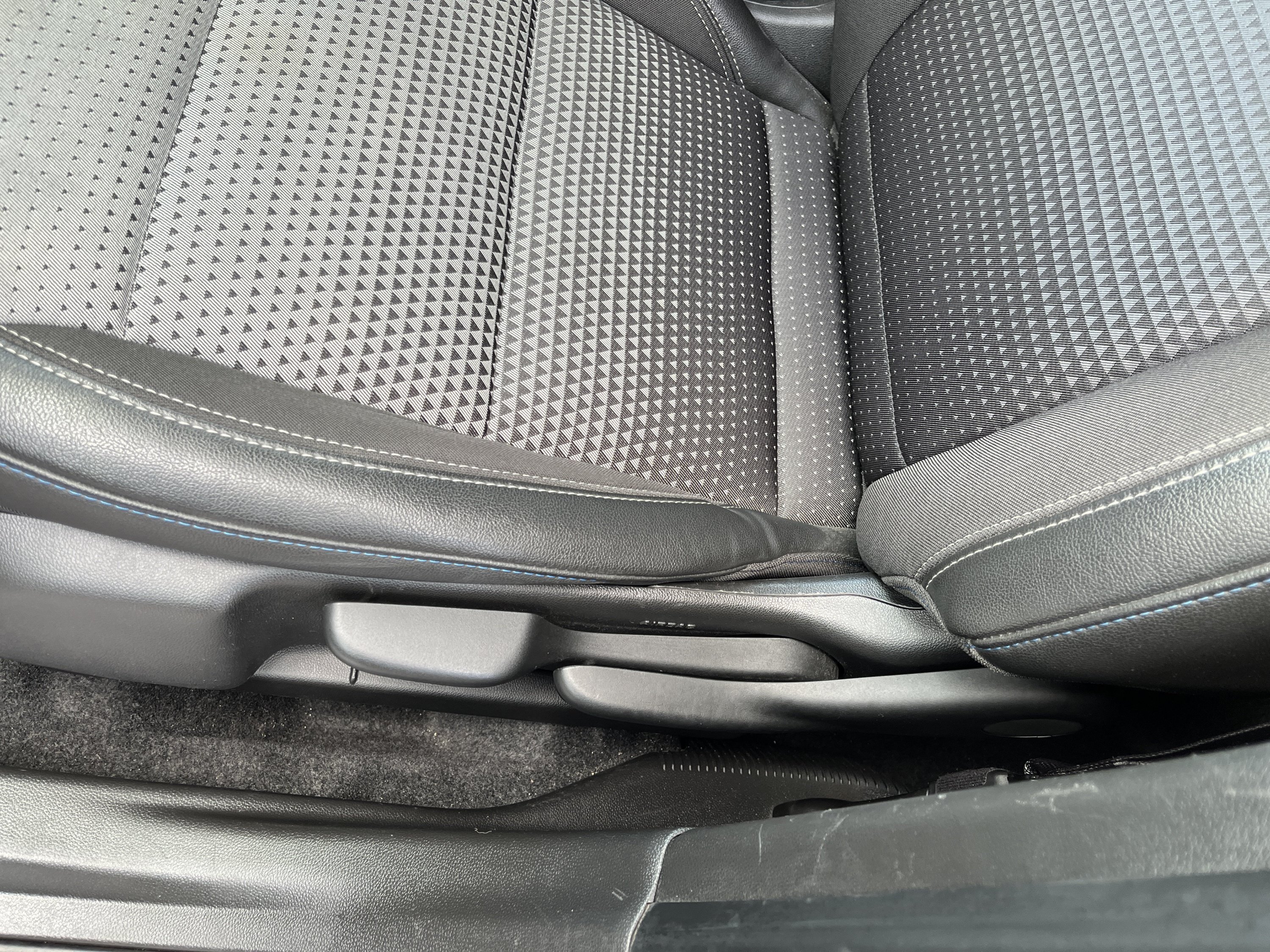Used 2025 Chevrolet Trax LT FWD image 15