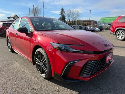 New 2026 Toyota Camry Hybrid image 2