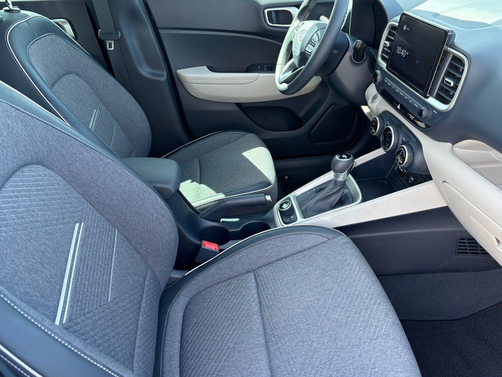 Used 2021 Hyundai Venue FWD image 30