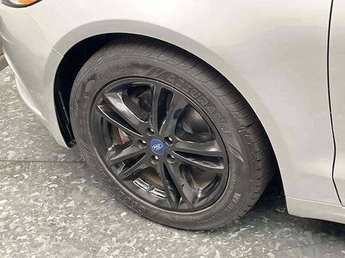 Used 2018 Ford Fusion SE FWD image 25