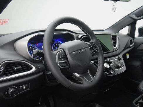 New 2027 Chrysler Pacifica LX FWD image 29