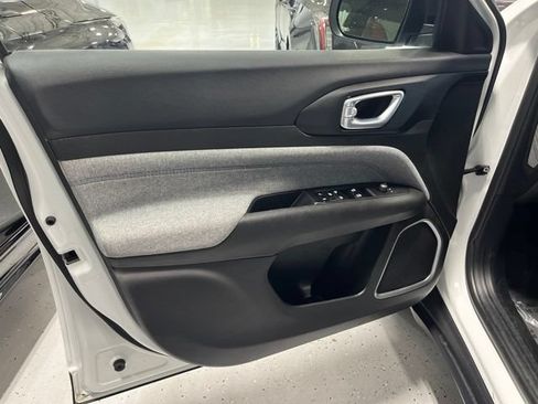 Used 2024 Jeep Compass Latitude AWD/4WD image 9