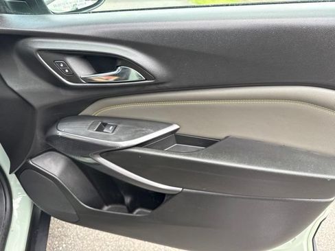 Used 2025 Chevrolet Trax ACTIV w/ Sunroof Package FWD image 30
