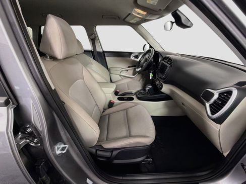 Used 2025 Kia Soul LX w/ LX Technology Package FWD image 30