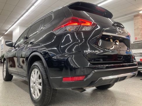 Used 2020 Nissan Rogue SV image 40