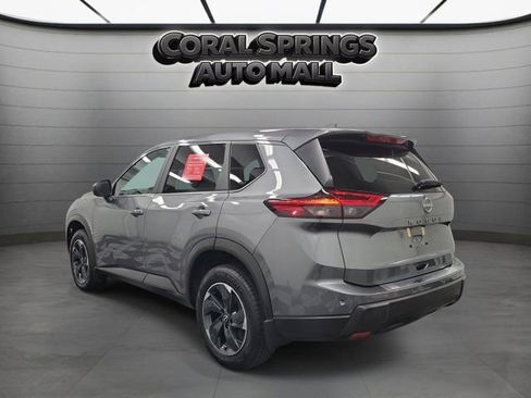 Used 2025 Nissan Rogue SV FWD image 4