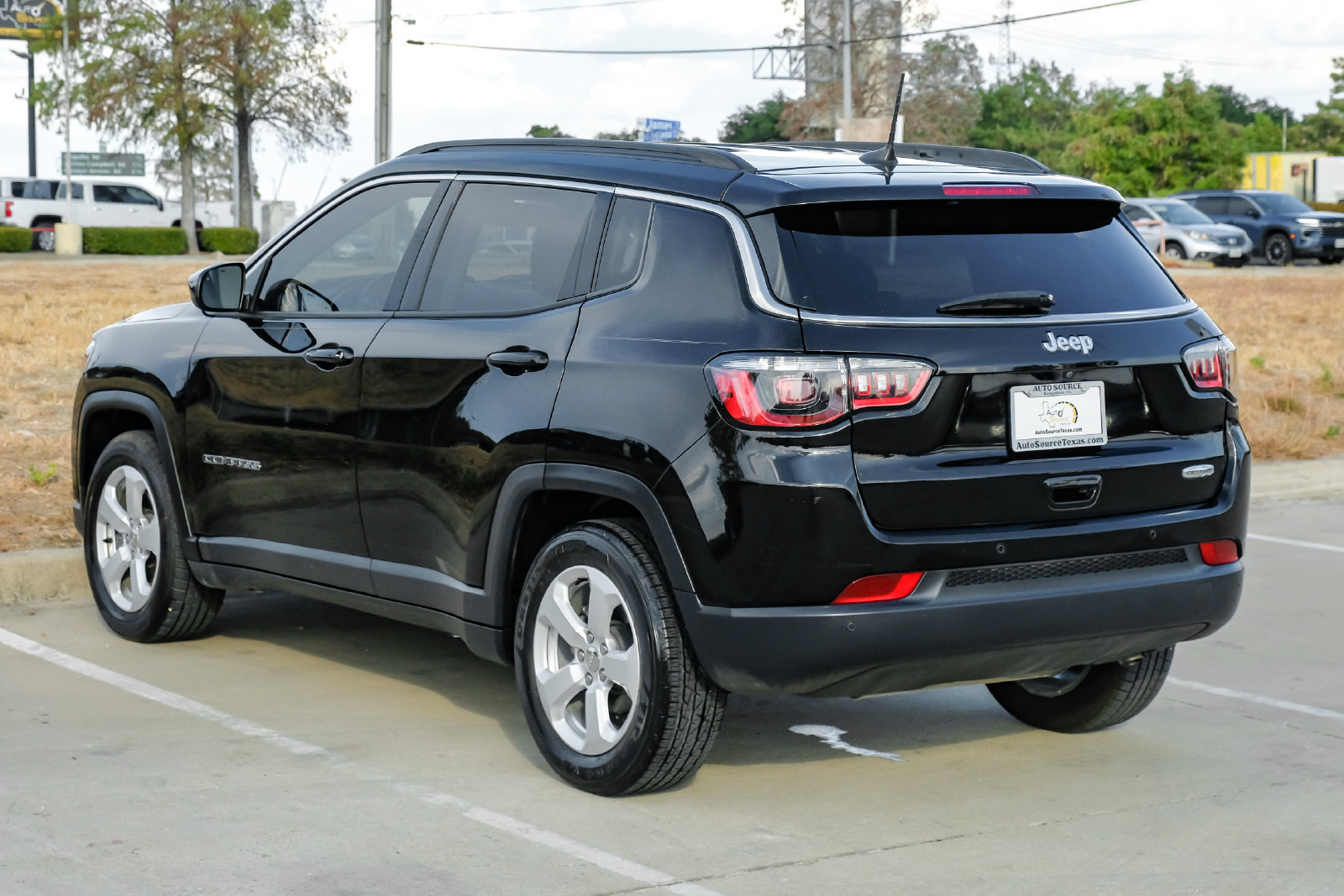 Used 2021 Jeep Compass Latitude w/ Driver Assistance Group FWD image 13