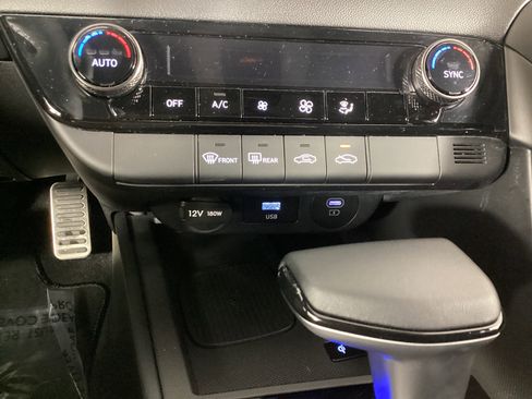 Certified 2025 Hyundai Elantra Sport image 20