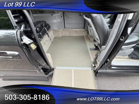 Used 2005 Dodge Grand Caravan SXT image 36