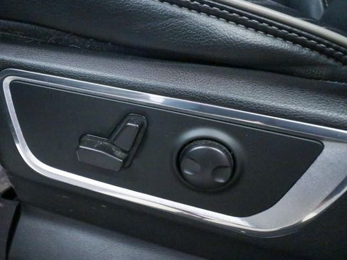 Used 2022 RAM 1500 Laramie AWD/4WD image 14