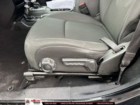 Used 2020 Jeep Wrangler Sport S image 15