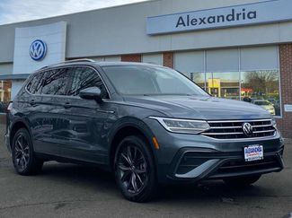 Certified 2023 Volkswagen Tiguan SE w/ Panoramic Sunroof Package video 1
