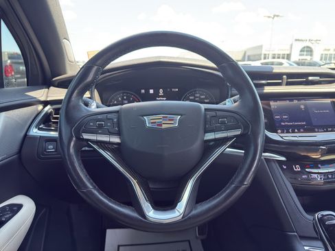 Used 2021 Cadillac XT6 Sport AWD/4WD image 16