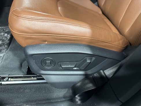 Used 2022 Audi Q8 Premium Plus image 16