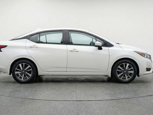 Used 2025 Nissan Versa SV image 9