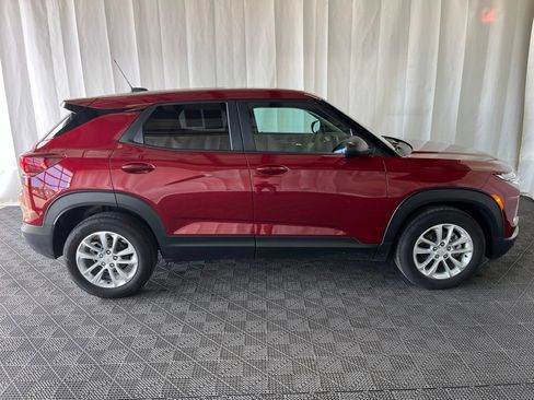 Used 2024 Chevrolet TrailBlazer LS w/ LS Convenience Package FWD image 2