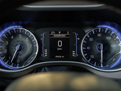 Used 2019 Chrysler Pacifica Touring-L image 26