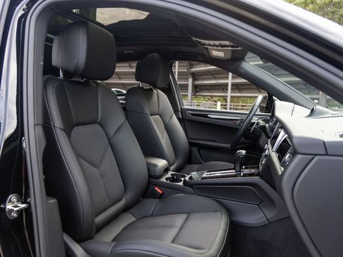 Certified 2025 Porsche Macan image 55