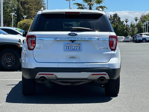 Used 2017 Ford Explorer XLT AWD/4WD image 5