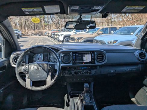 Used 2017 Toyota Tacoma TRD Sport image 20