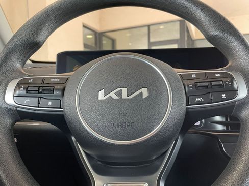 Used 2025 Kia K5 LXS image 27